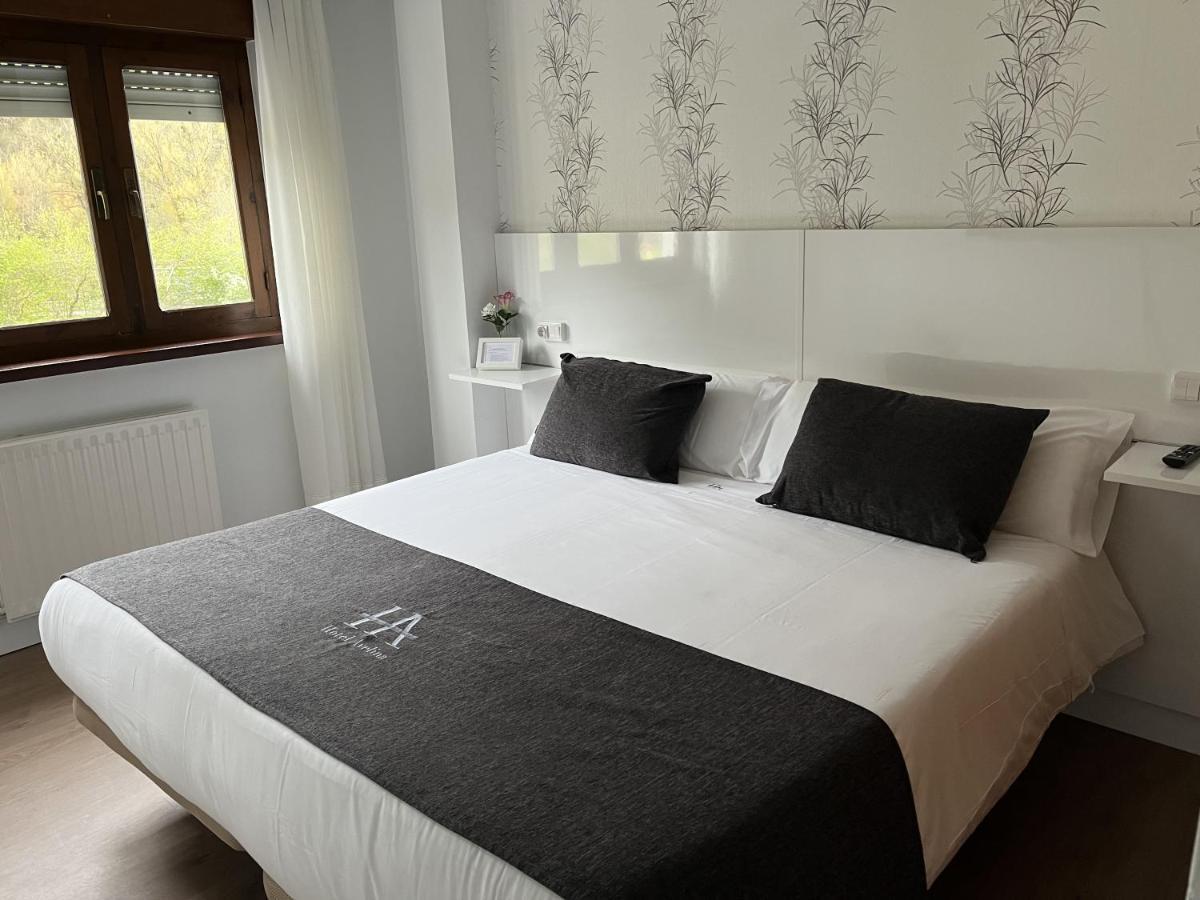 Hotel Avelina Onís 외부 사진