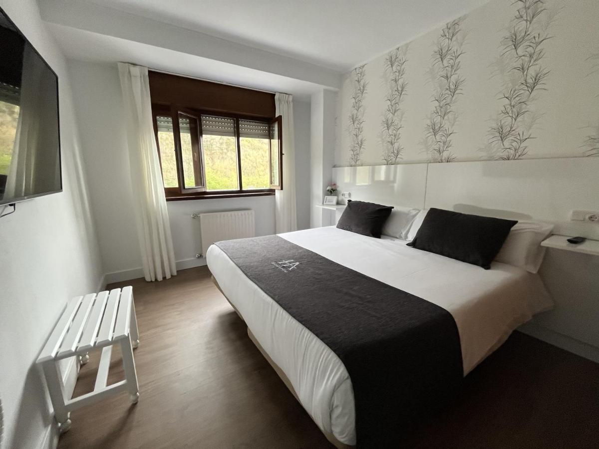 Hotel Avelina Onís 외부 사진