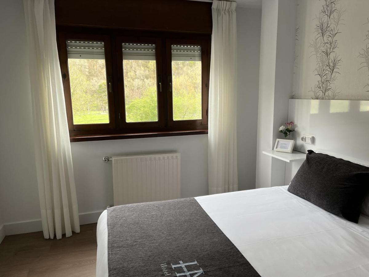 Hotel Avelina Onís 외부 사진