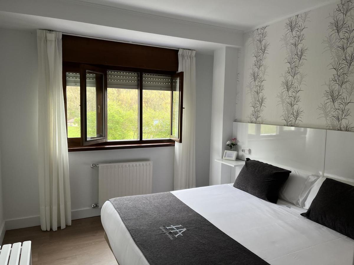 Hotel Avelina Onís 외부 사진
