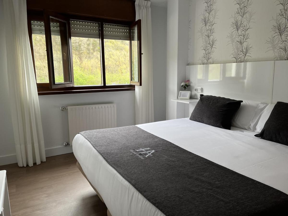 Hotel Avelina Onís 외부 사진