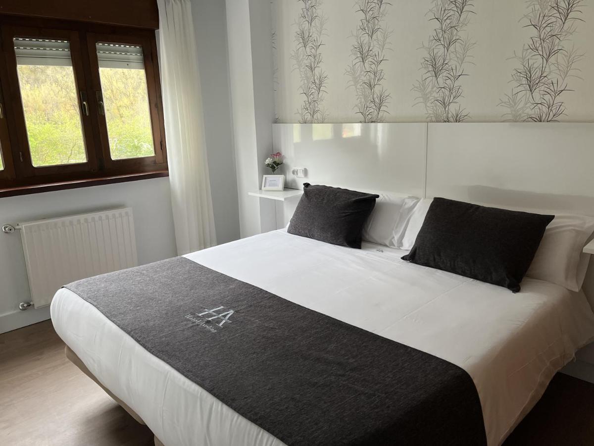 Hotel Avelina Onís 외부 사진